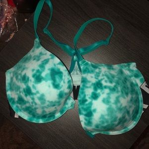 Victoria’s Secret front close racerback bra!